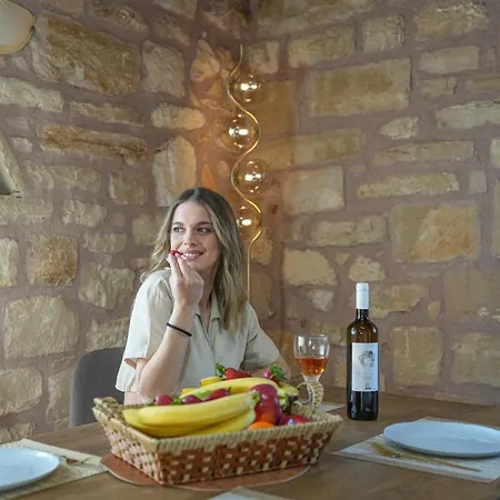 Sundaymar Stone House Apartment