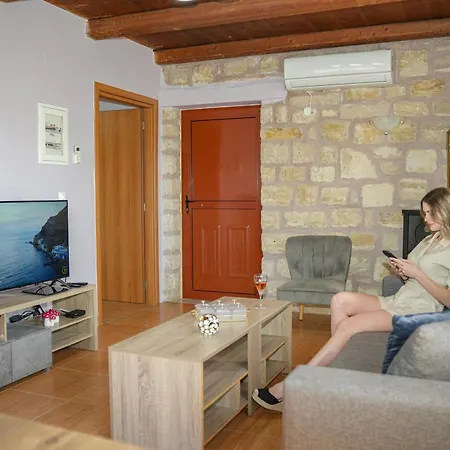 Apartment Sundaymar Stone House *